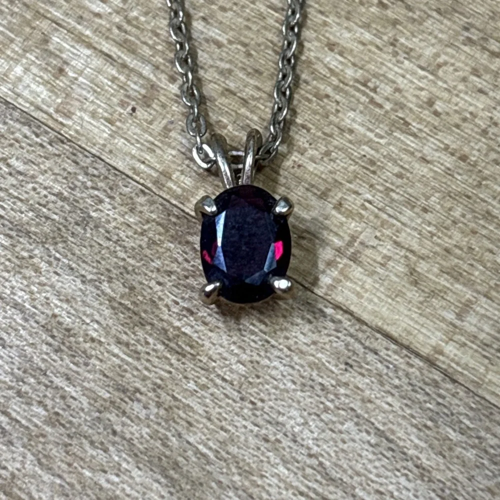Vintage 1970s Fuller Brush Co Gold Tone Ruby Red Gemstone Pendant Necklace